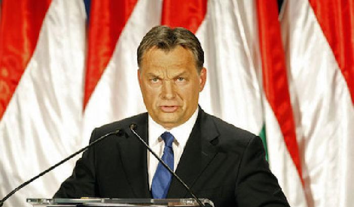 01324B-NEWS_158869 Viktor Orban lo statista crudele anti-profughi