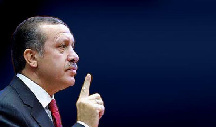 Erdogan, il Sultano gioca a poker con l'Ue