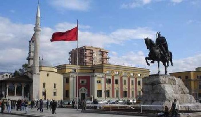 0143C1-NEWS_168386 Tirana, povertà e moschee