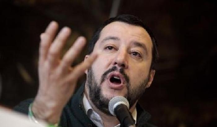 Salvini si prepara a fare l'opposizione a Draghi ma restando al governo