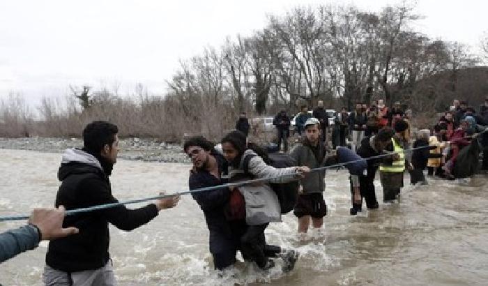 'I trafficanti ci hanno spinto nel fiume'