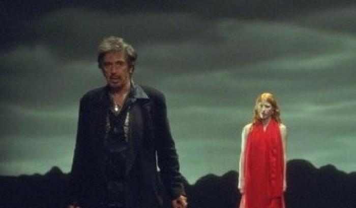 Al Pacino e Jessica Chastain in una scena del film Wilde Salom