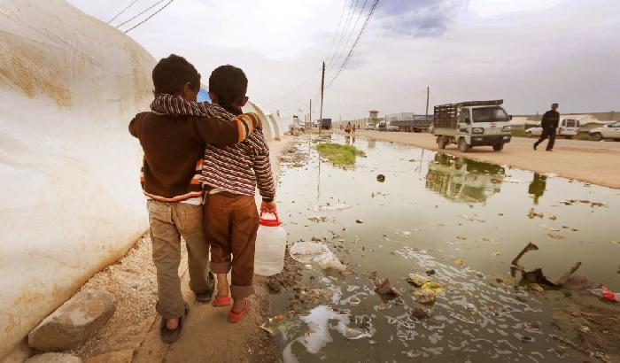 Bambini in un campo profughi in Siria