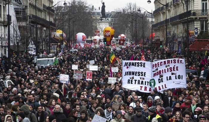 Hollande: nessun passo indietro sulla riforma del lavoro