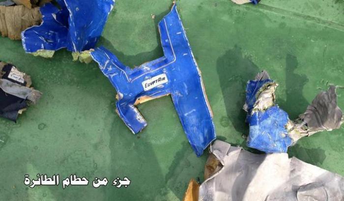 Giallo EgyptAir: "Nessuna traccia di esplosivo a bordo"