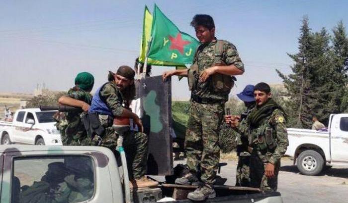 0319DB-le-strade-di-raqqa-occupate-dai-miliziani-dell-isis Le strade di Raqqa, occupate dai miliziani dell'Isis