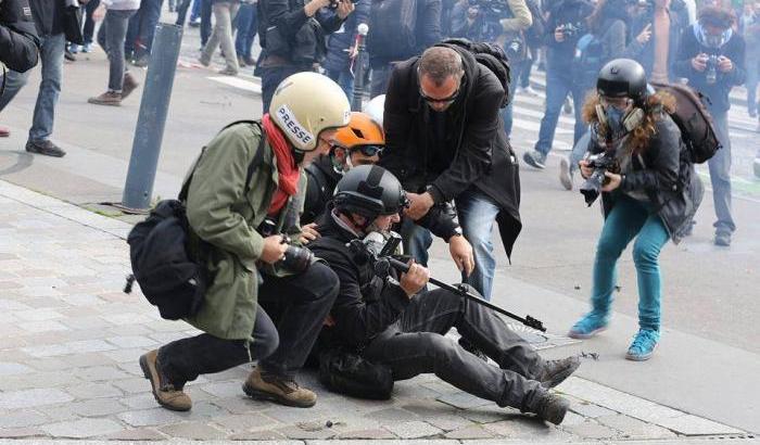 Lillo Rizzo, il fotografo che racconta la rabbia in Francia senza la miopia italiana