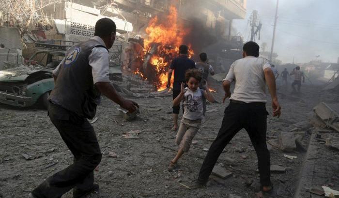 031A73-un-bombardamento-in-siria Un bombardamento in Siria