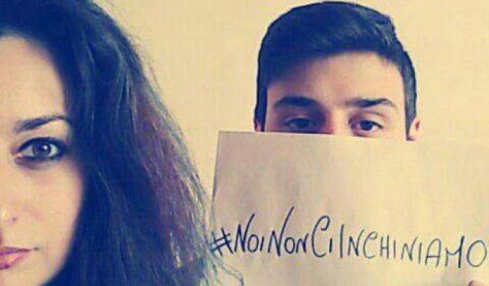 Un selfie #noinonciinchiniamo