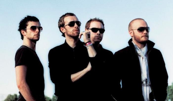 Live at Glastonbury: Coldplay, Muse, Foals insieme per i rifugiati in memoria di Jo Cox