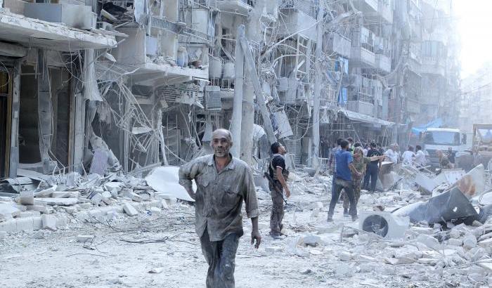 032288-bombardamenti-ad-aleppo Bombardamenti ad Aleppo
