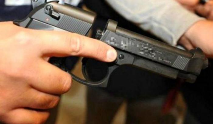 Lite in famiglia, bimba di 9 anni ferita dallo zio con un colpo di pistola