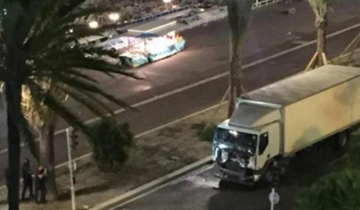 0323B5-il-camion-bianco Il camion bianco