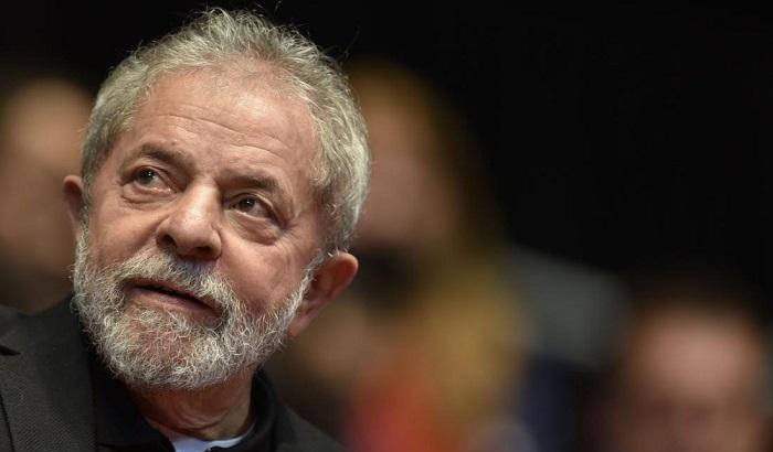 Lula chiede scusa ai familiari delle vittime: "Fu un errore dare asilo a Cesare Battisti"