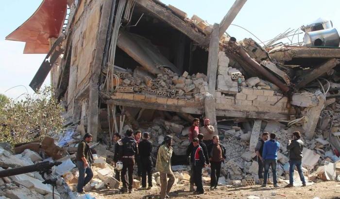 032830-uno-dei-tanti-bombardamenti-su-aleppo Uno dei tanti bombardamenti su Aleppo