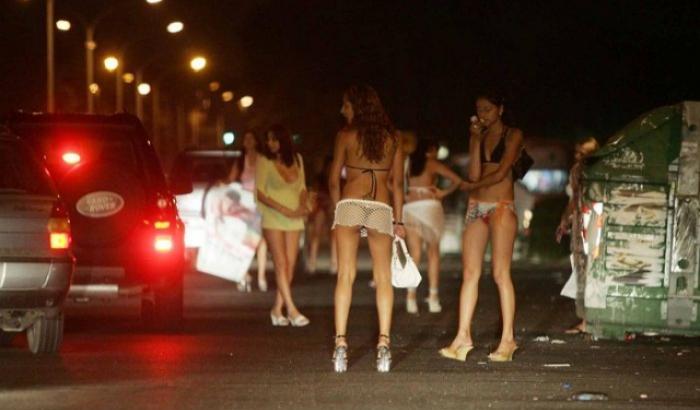 Non si tagli l'assistenza alle donne costrette a prostituirsi