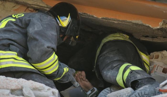 Soccorritori a lavoro