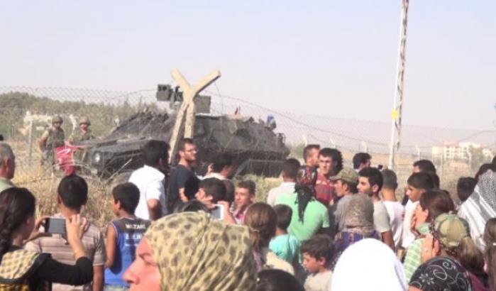 La guerra di Erdogan ai curdi: la Turchia costruisce un muro per isolare Kobane