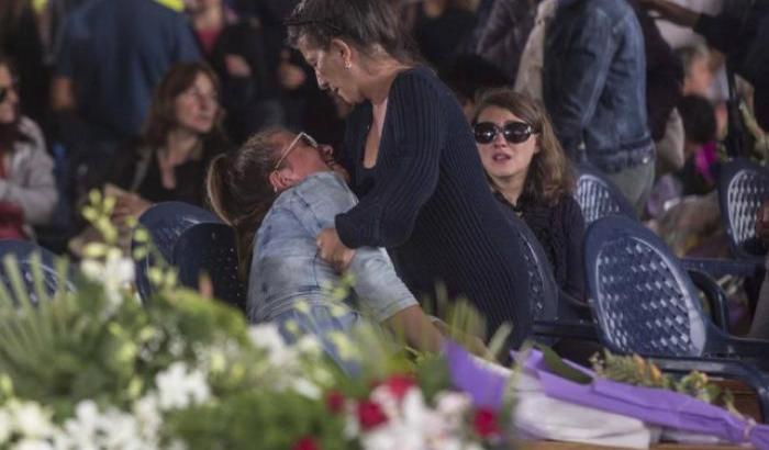 Il dolore di parenti e amici
