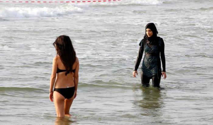 In Francia il Burkini è vietato, in Israele no