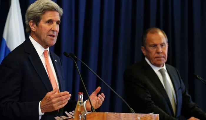 Kerry (a sinistra) e Lavrov a Ginevra