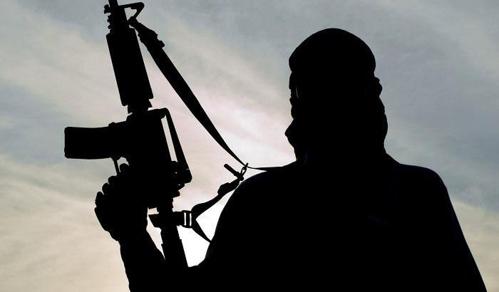 032E17-un-combattente-dello-stato-islamico Un combattente dello Stato Islamico