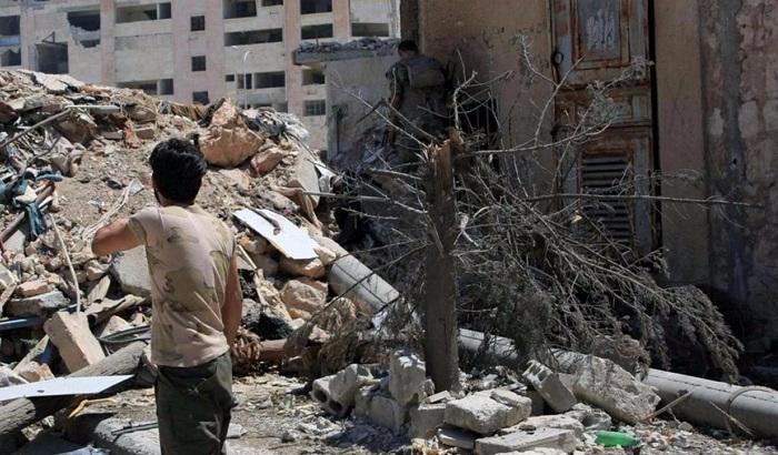 032E80-siria-raid-su-aleppo-immagine-d-archivio Siria, raid su Aleppo - immagine d'archivio
