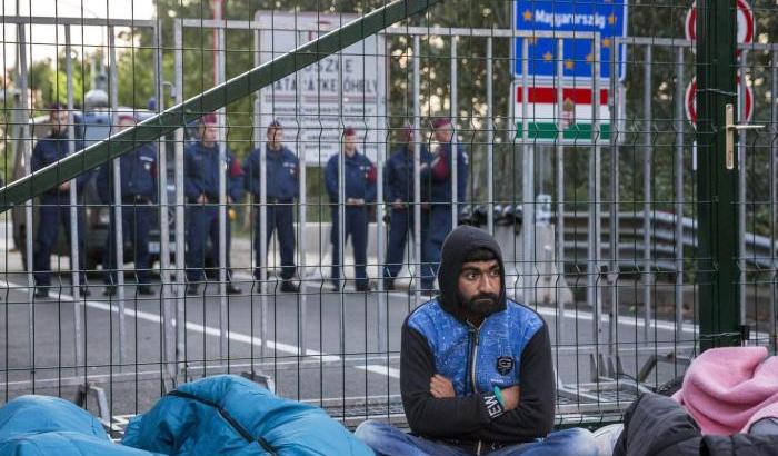 033042-migranti-bloccati-alla-frontiera-con-l-ungheria Migranti bloccati alla frontiera con l'Ungheria
