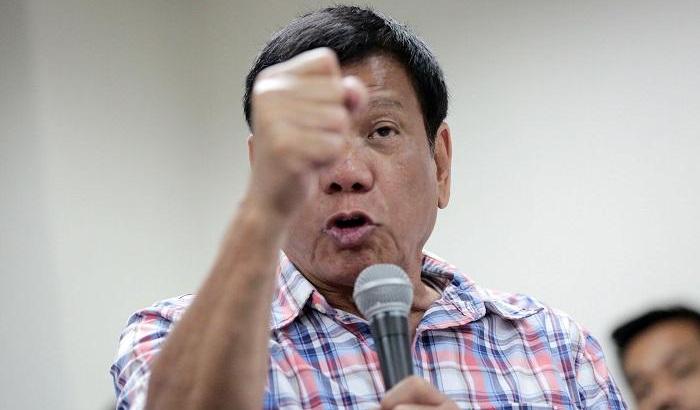 Populismo sanitario: Duterte pronto a fare da cavia per il vaccino di Putin