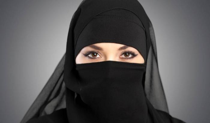 Germania contro burqa e niqab: "Ostacolano la parità tra uomini e donne"