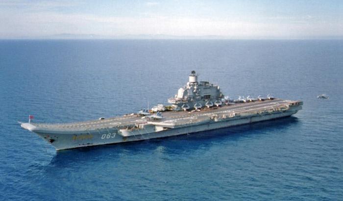 La portaerea russa Admiral Kuznetsov