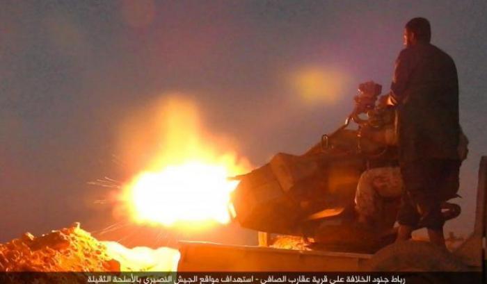 03373F-un-jihadista-dell-isis-e-in-azione-in-siria Un jihadista dell'Isis e in azione in Siria