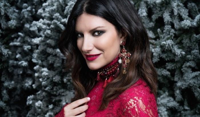 Laura Pausini canta il Natale e scala le classifiche