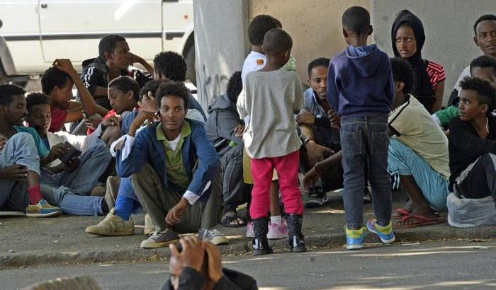 Molti bambini arrivano senza genitori