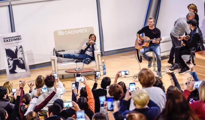 Gianna Nannini durante una presentazione del libro