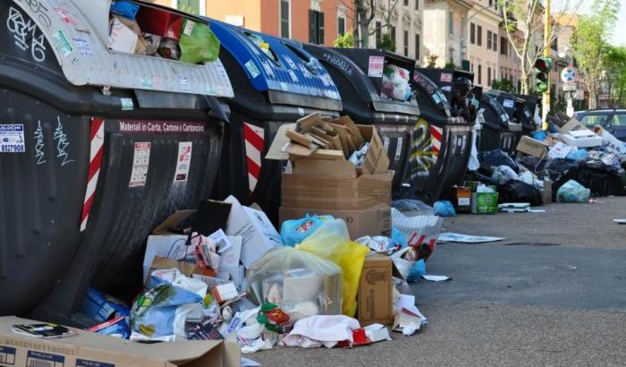 Di Maio a Roma per il vertice sui rifiuti: vuole smentire le voci sulle tensioni con Raggi