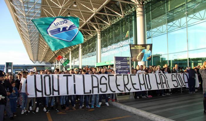 Mazze e bastoni per il derby: arrestato tifoso della Lazio