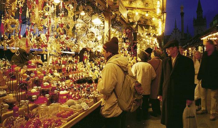 Mercatino di Natale i Germania, immagine d'archivio