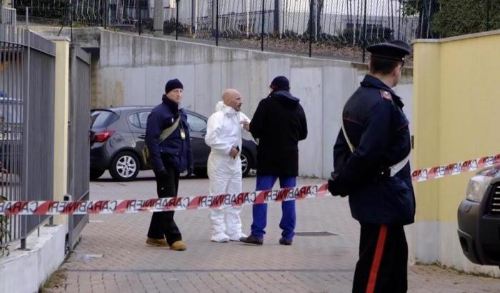 Femminicidio: una donna uccisa a coltellate in mezzo alla strada a Melegnano