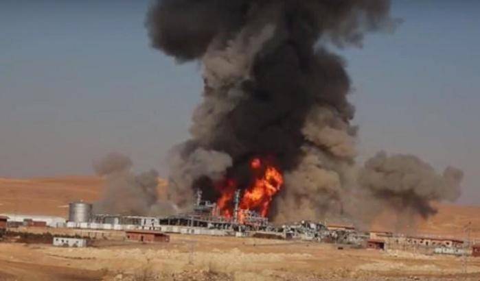 03428F-il-giacimento-di-hayyan-distrutto-dall-isis Il giacimento di Hayyan distrutto dall'Isis