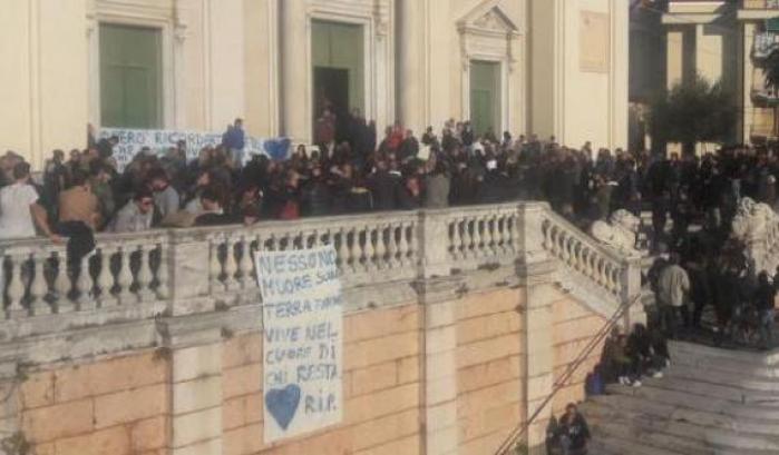 Ragazzo suicida durante la perquisizione, la madre chiamò i finanzieri