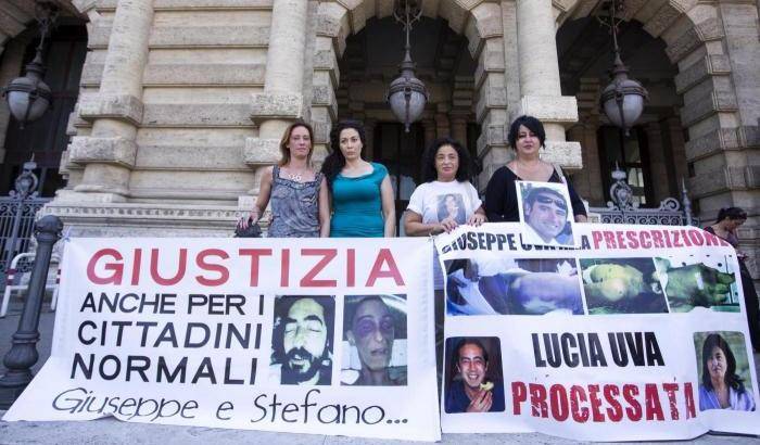 Una manifestazione dei parenti di vittime delle polizia