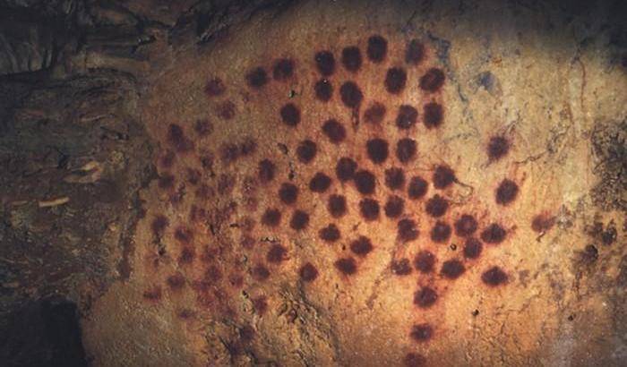 Il rinoceronte 'puntinista' della grotta Chauvet, in Francia (fonte: C. Fritz)