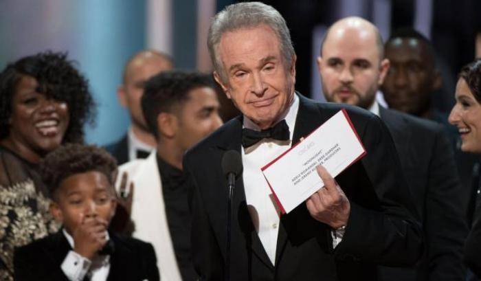 Gaffe agli Oscar, licenziato il responsabile dello scambio buste