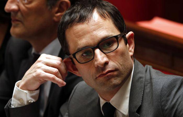 I socialisti voltano le spalle a Hamon. Delanoe: voterò per Macron