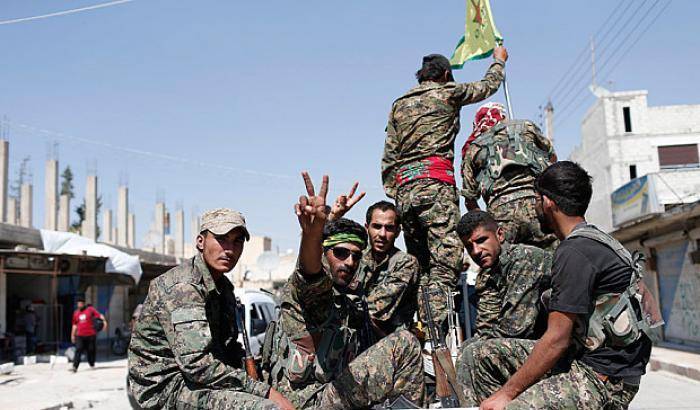 035173-miliziani-curdi-del-ypg-schierati-con-le-truppe-usa Miliziani curdi del Ypg schierati con le truppe Usa