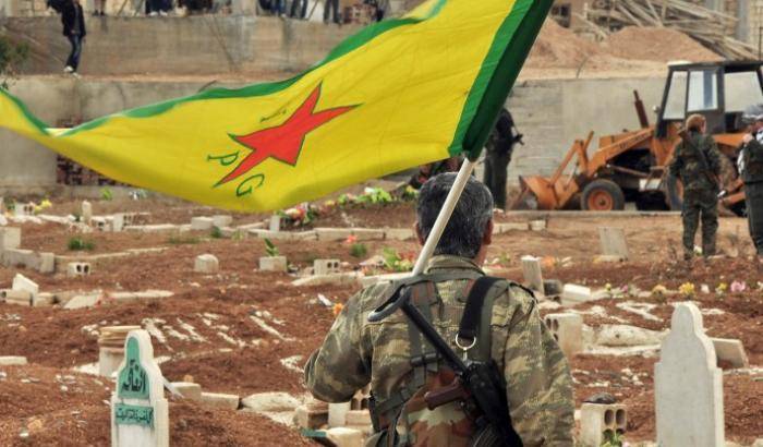 Un combattente dell'Ypg