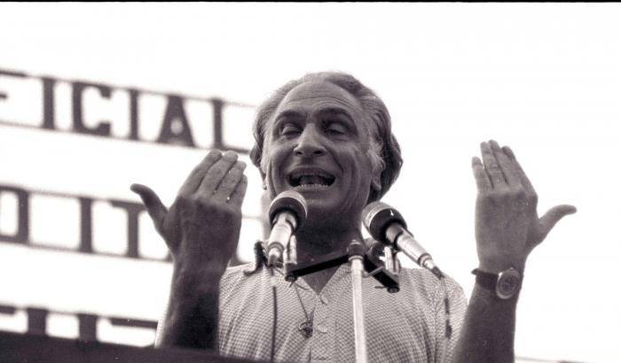 7 ottobre 1975, Pannella parla in Piazza Navona