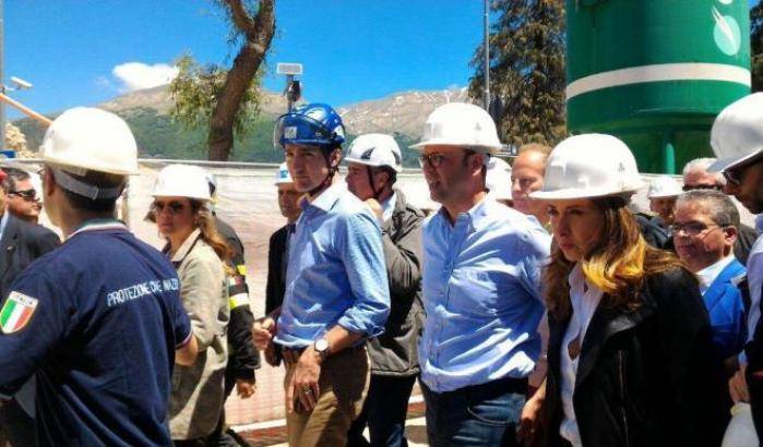 Trudeau commosso ad Amatrice: un mazzo di fiori al Memoriale