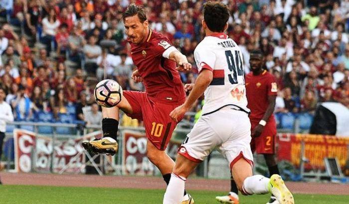 00049771-totti-contro-il-genoa Totti contro il Genoa